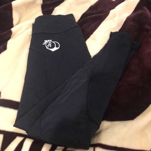 Booty queen leggings small